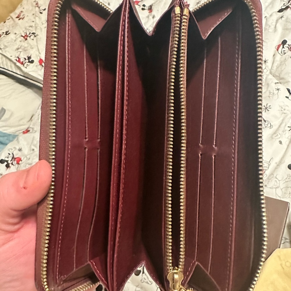 LV printed wallet - new to me / unused. Includes dust cover & box. - Picture 7 of 9